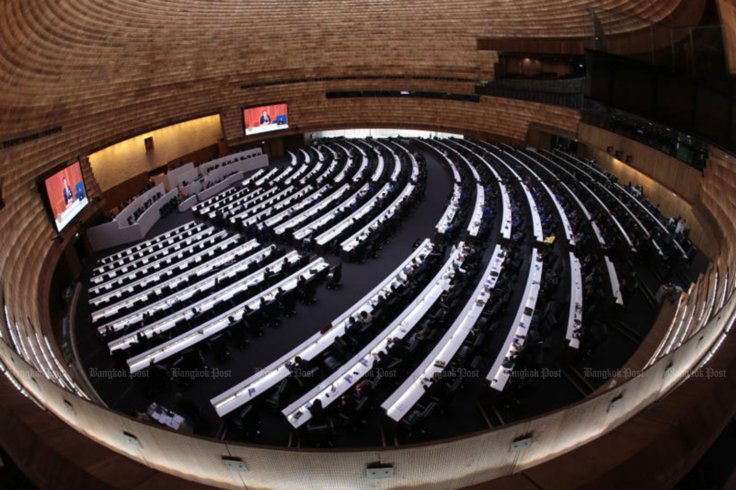 PM pledges to create a stronger Thailand